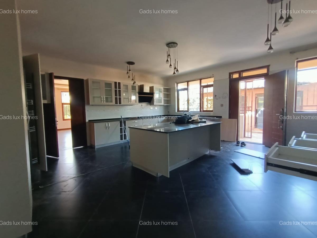 5 Bed Townhouse with En Suite at Muthaiga - 5