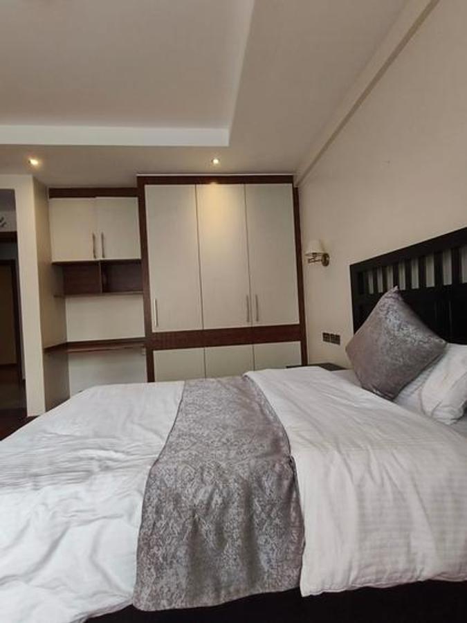 Serviced 3 Bed Apartment with En Suite at Riverside Drive - 10