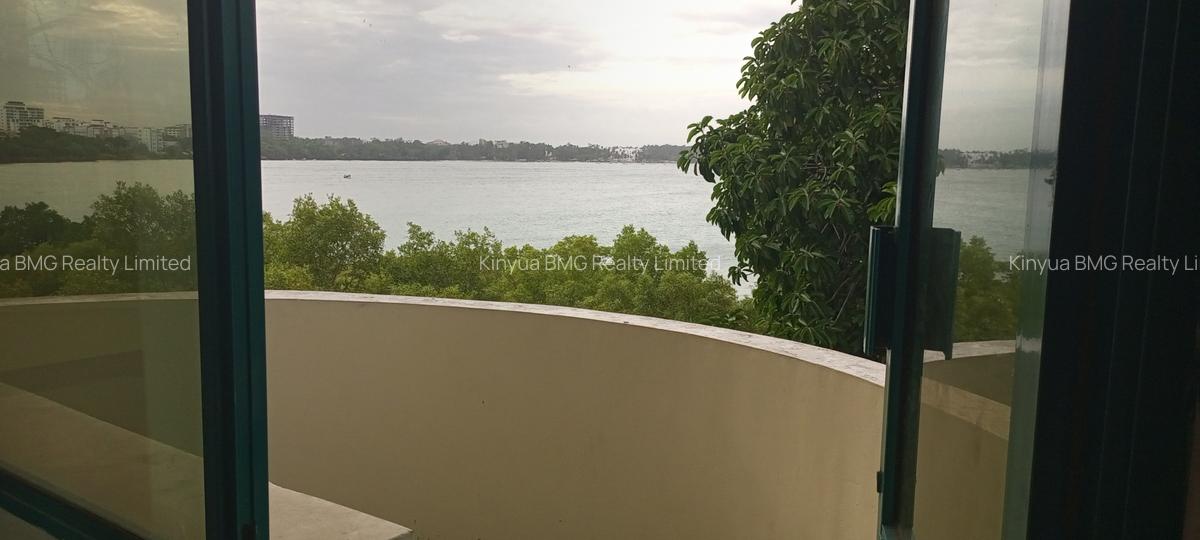 3 Bed Apartment with En Suite at 1 St Avenue - 4