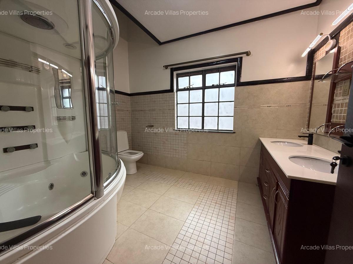 5 Bed Villa with En Suite in Lavington - 10