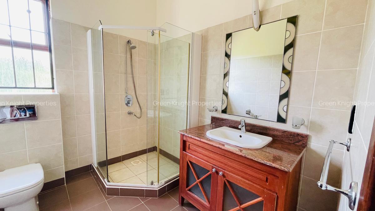 5 Bed House with En Suite in Runda - 10