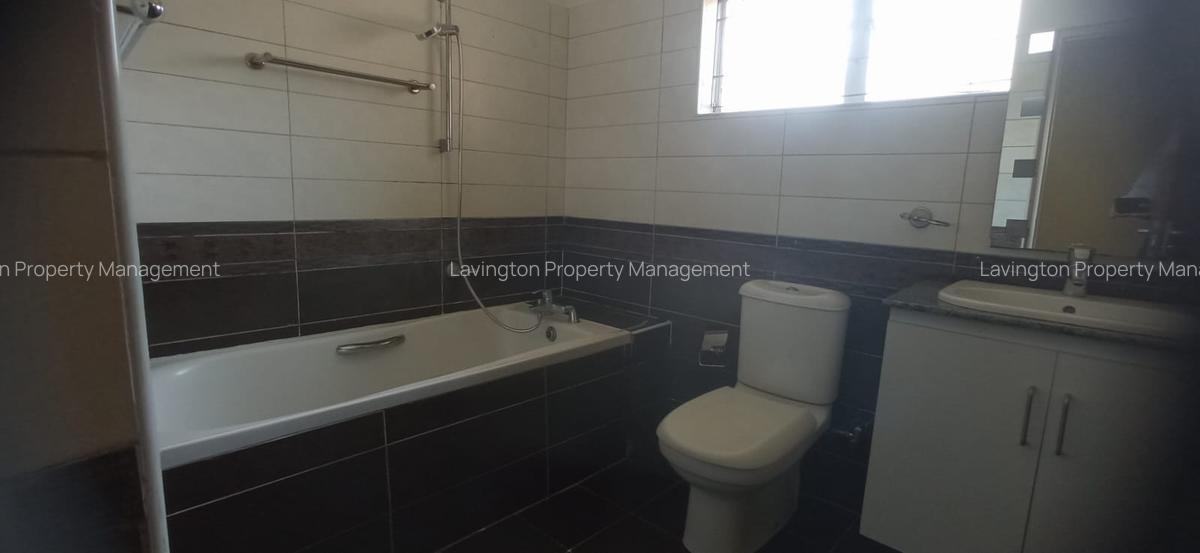4 Bed Townhouse with En Suite at Lavington Green - 10
