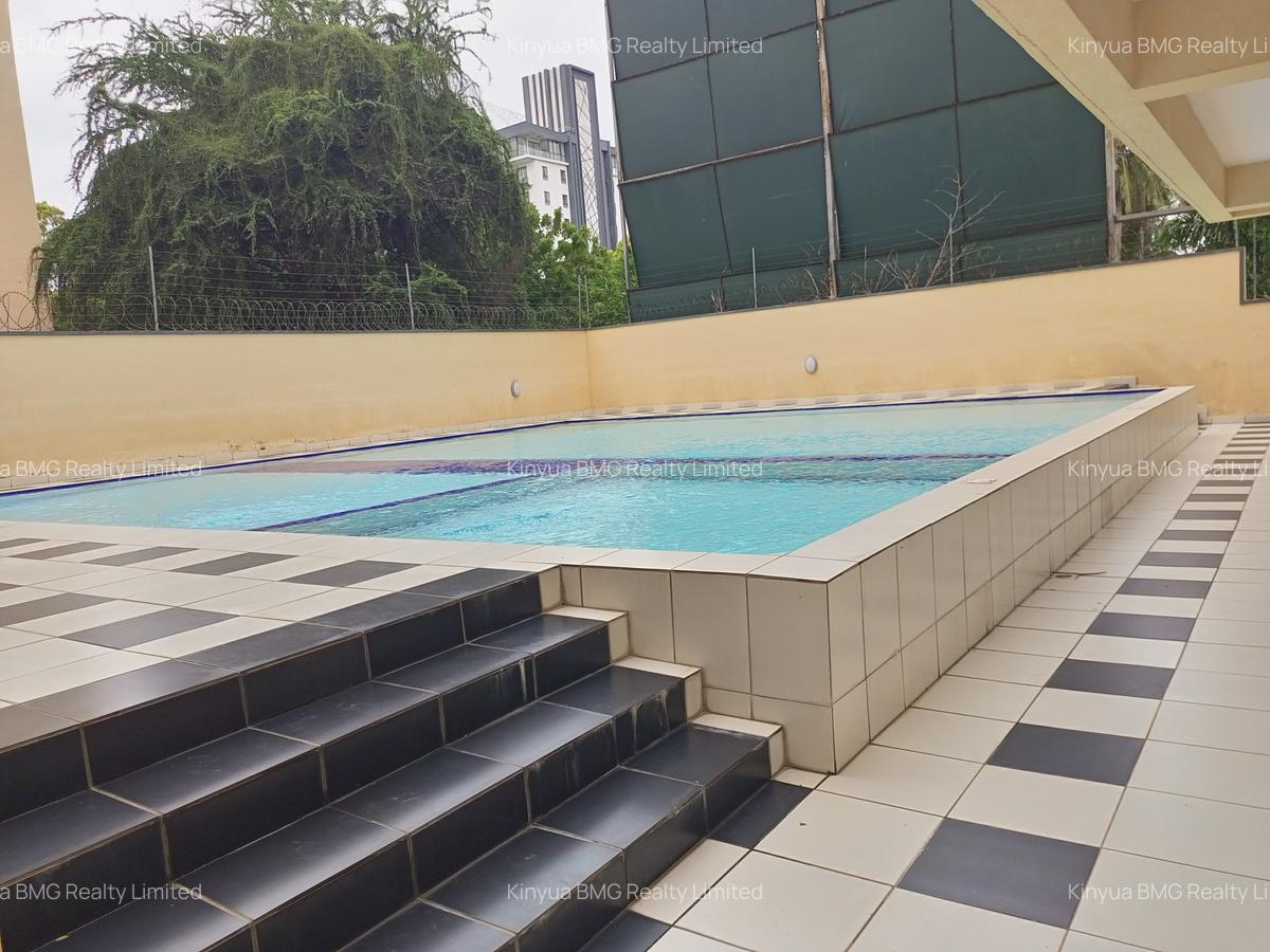 Serviced 3 Bed Apartment with En Suite at Moyne Drive - 9