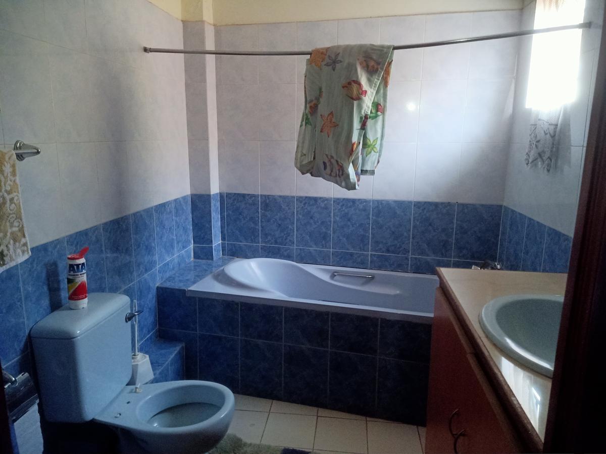 5 Bed Townhouse with En Suite at Masanduku Lane - 16