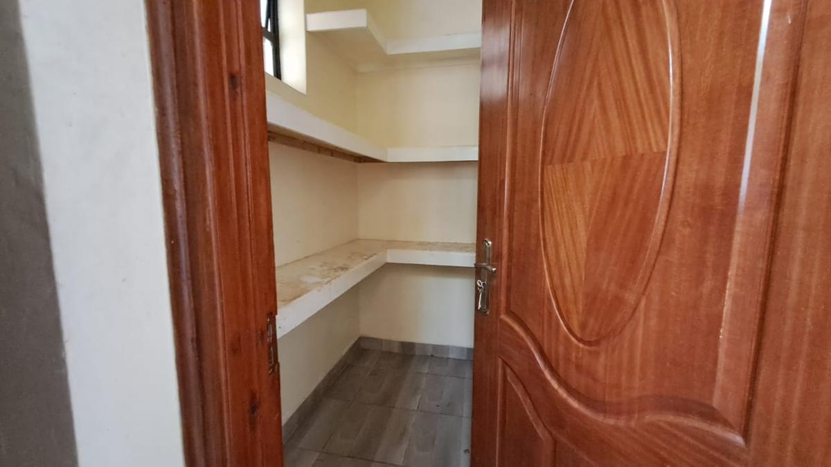 5 Bed Townhouse with En Suite in Westlands Area - 13