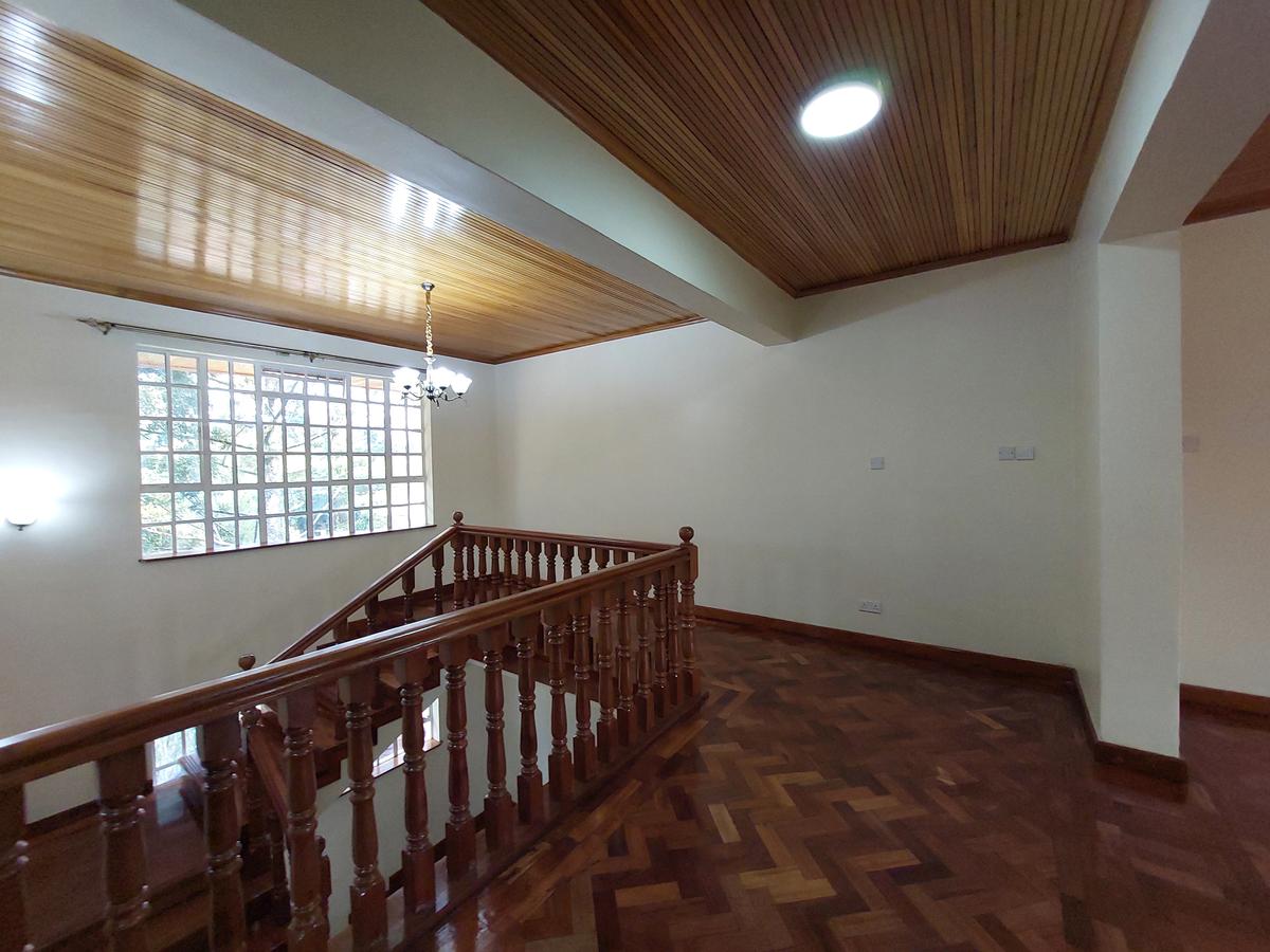 6 Bed Townhouse with En Suite at Lavington Road - 16