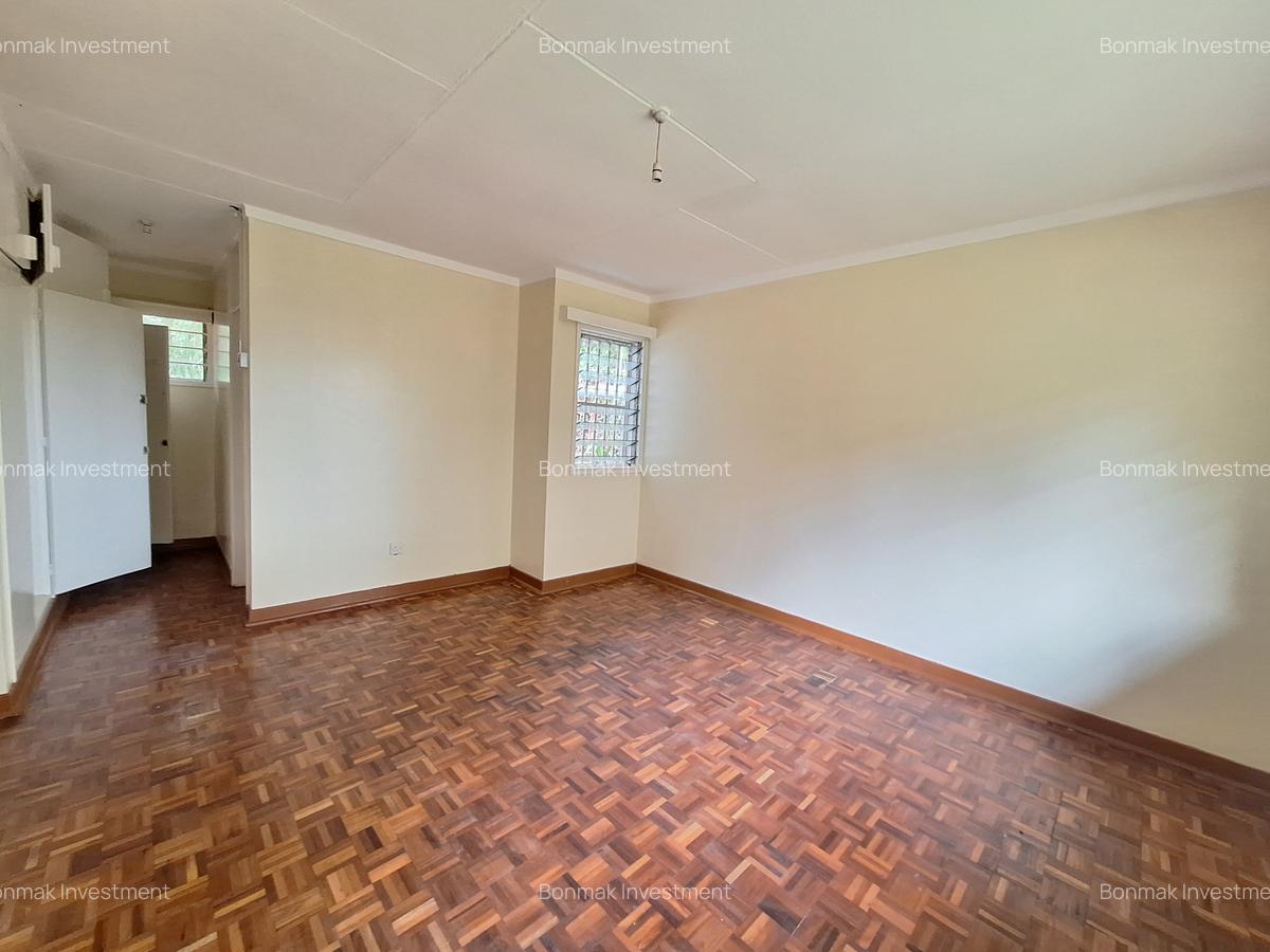 4 Bed House with En Suite at Loresho Crescent - 14