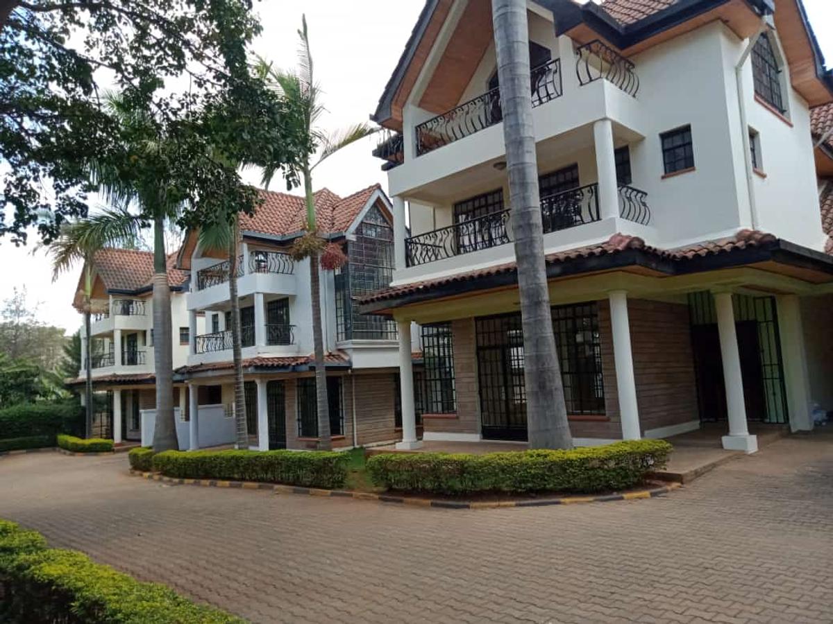 4 Bed Townhouse with En Suite in Lavington - 2