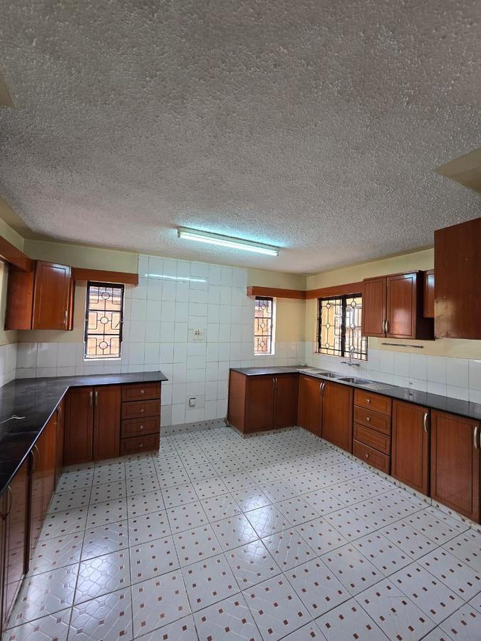 5 Bed House with En Suite in Kyuna - 14