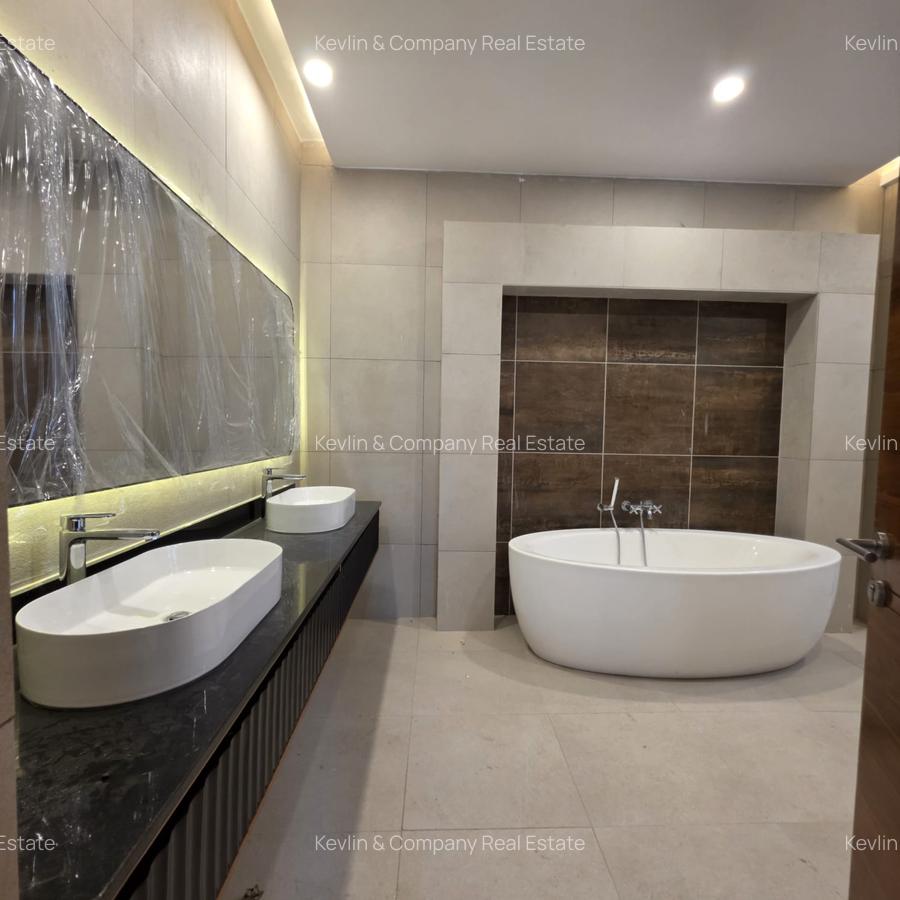 5 Bed Townhouse with En Suite in Westlands Area - 16