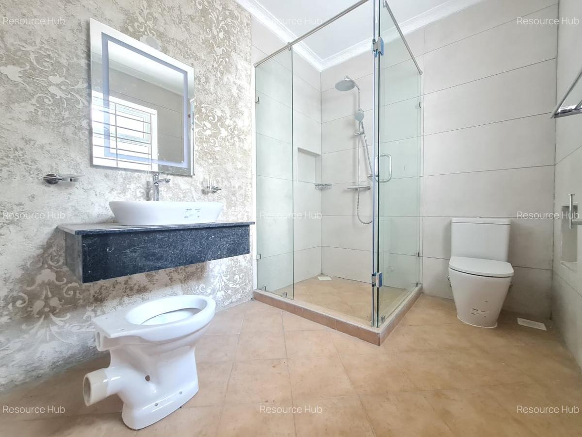 5 Bed Townhouse with En Suite at Rosslyn - 16