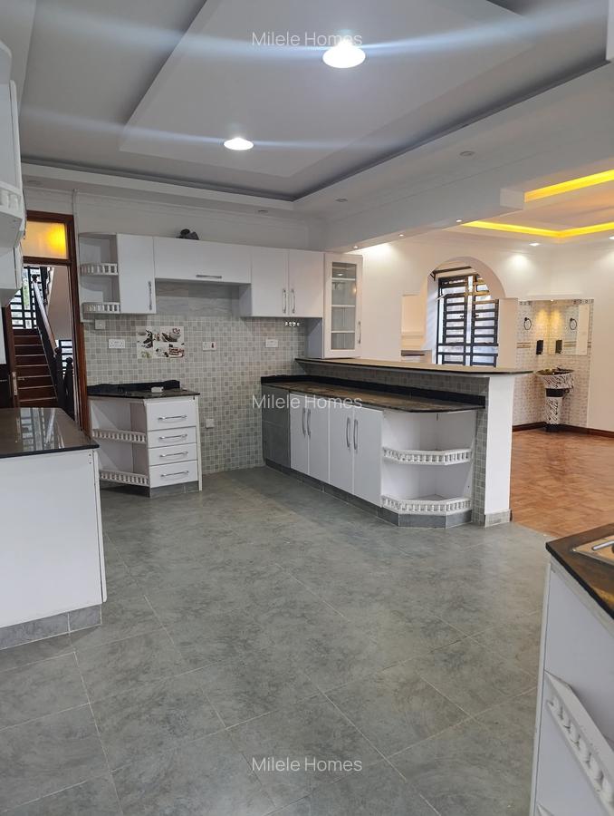 5 Bed Villa with En Suite at Mimosa Drive - 3