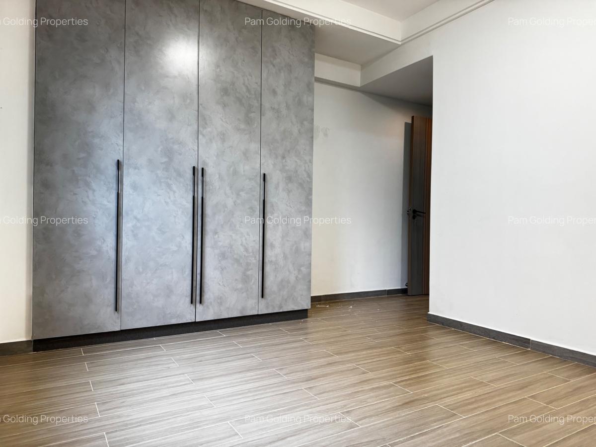 2 Bed Apartment with En Suite in Riverside - 12