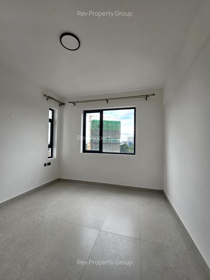 3 Bed Apartment with En Suite in Brookside - 7