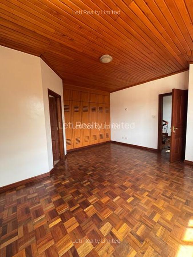 5 Bed Townhouse with En Suite in Lavington - 12