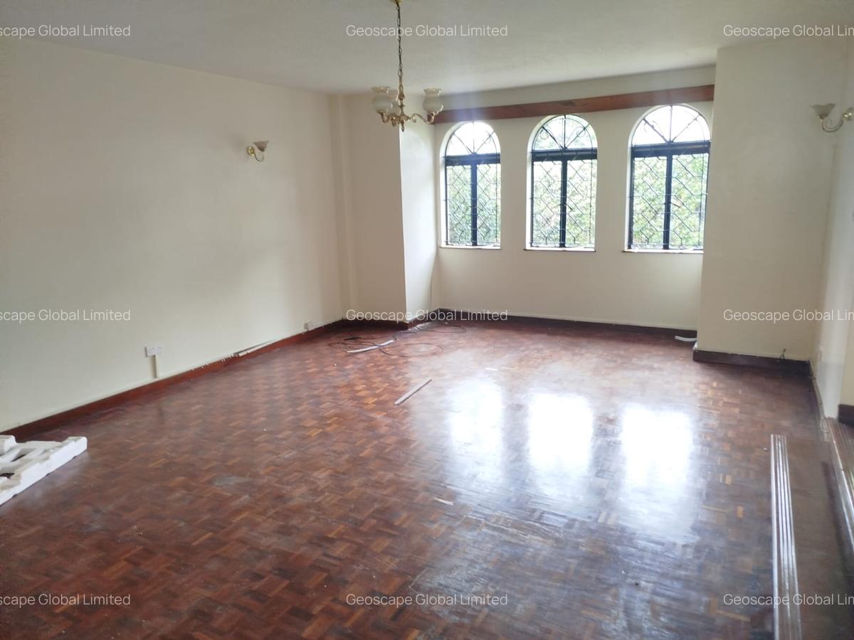 5 Bed House with En Suite in Spring Valley - 8