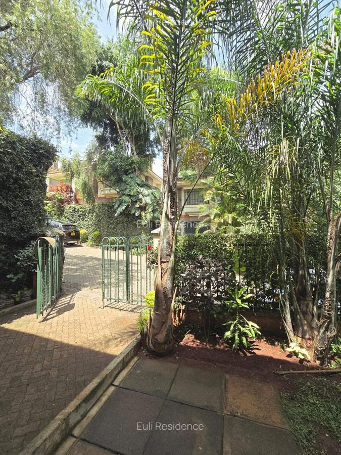 4 Bed Townhouse with En Suite at Brookside Drive - 1