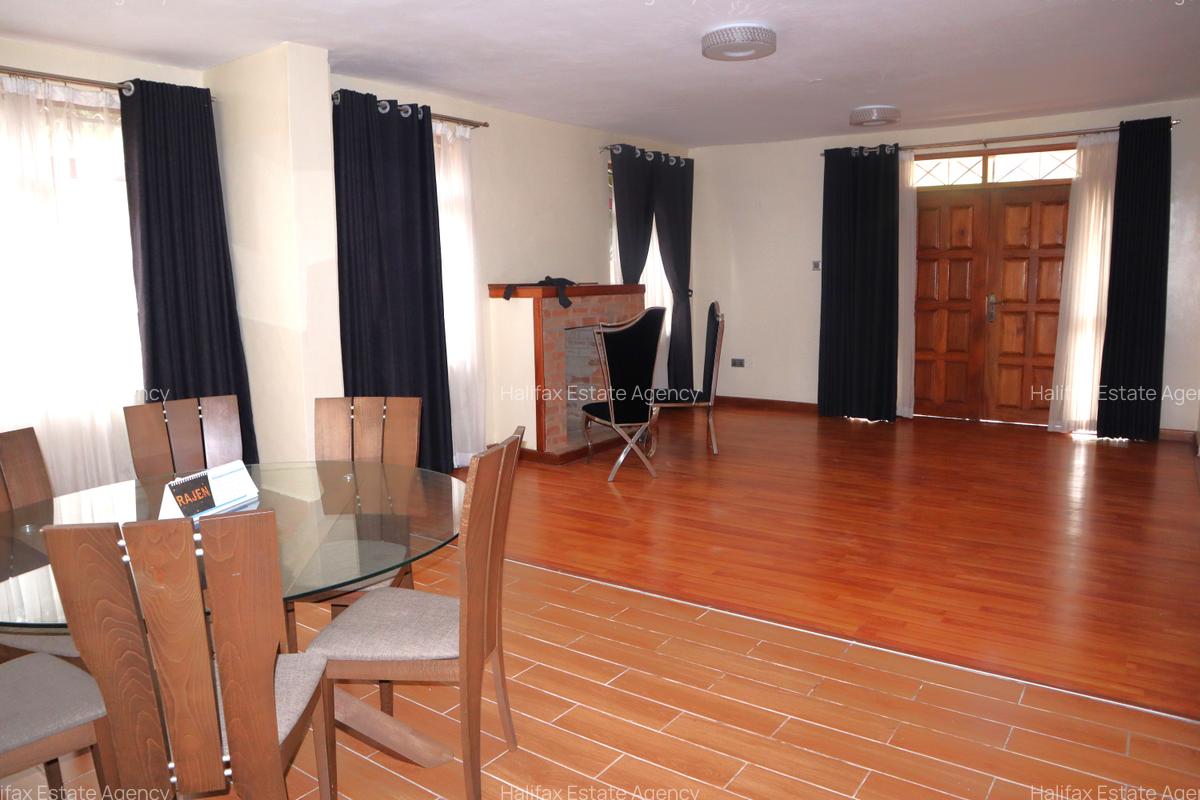 5 Bed Villa with En Suite in Redhill - 7