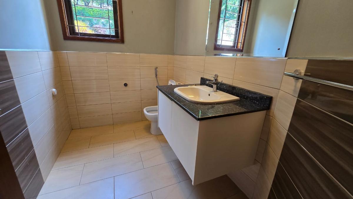 4 Bed House with En Suite in Runda - 16