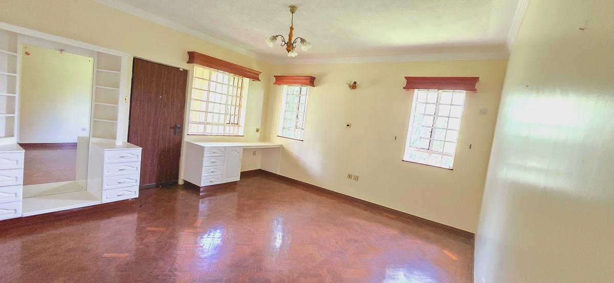 5 Bed House with En Suite at Flem Tree - 13