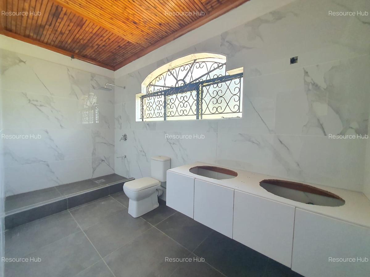 6 Bed House with En Suite in Nyari - 18