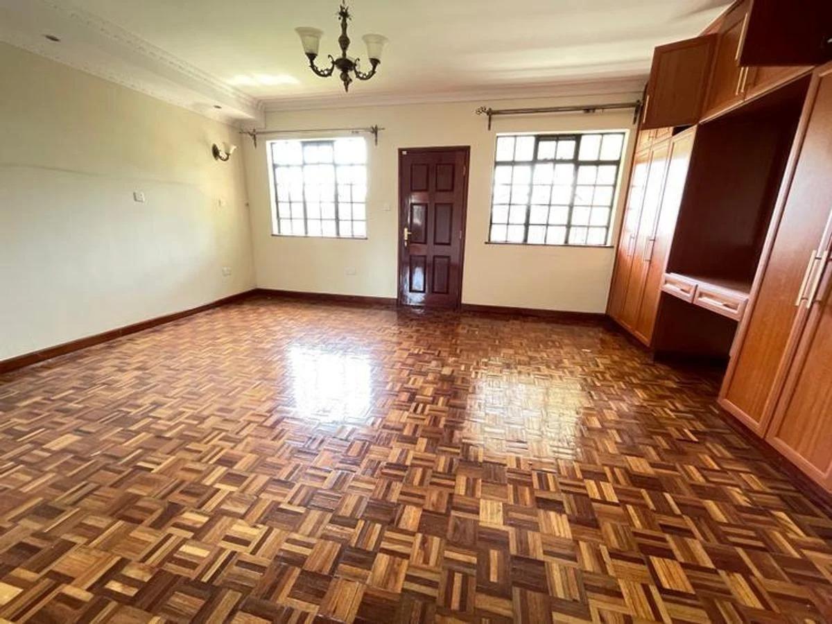 5 Bed Townhouse with En Suite in Lavington - 5