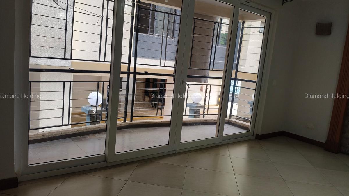4 Bed Apartment with En Suite at Parklands - 12