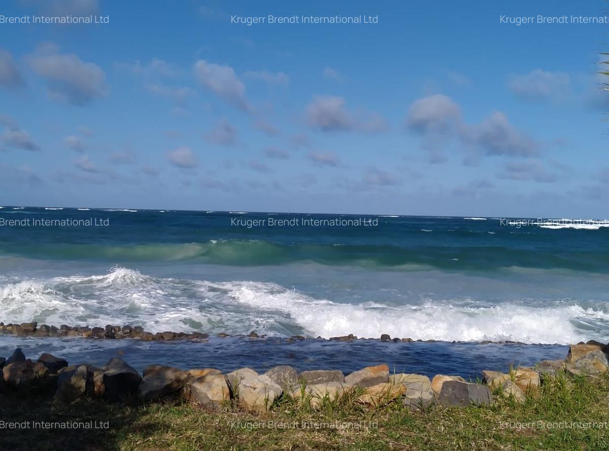 4 Bed Villa with En Suite in Bofa - 17