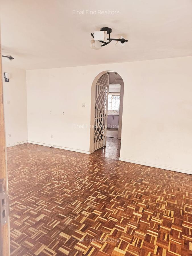 3 Bed House with Garden in Lavington - 12