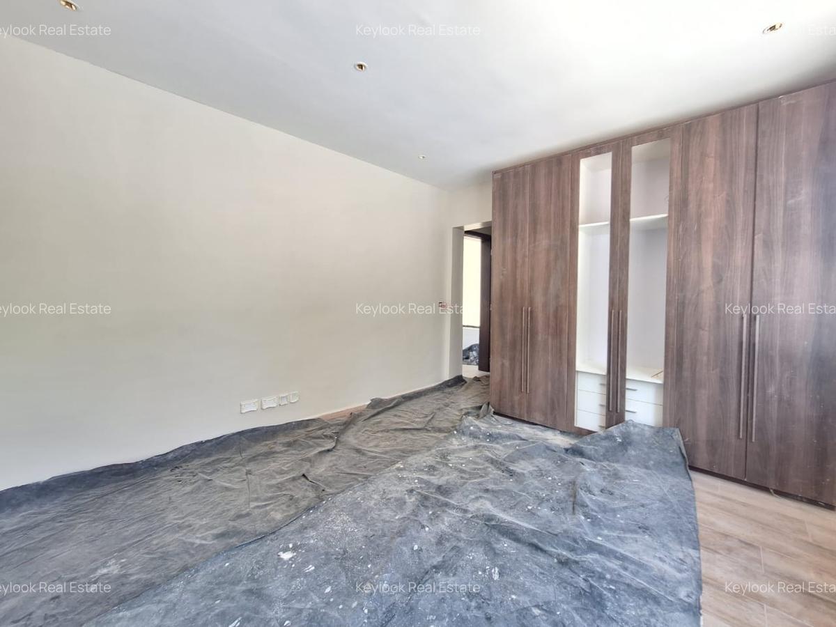 5 Bed Townhouse with En Suite at Lavington - 9