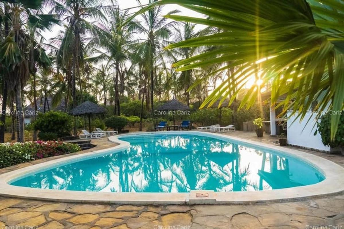 6 Bed Villa with En Suite in Watamu - 3