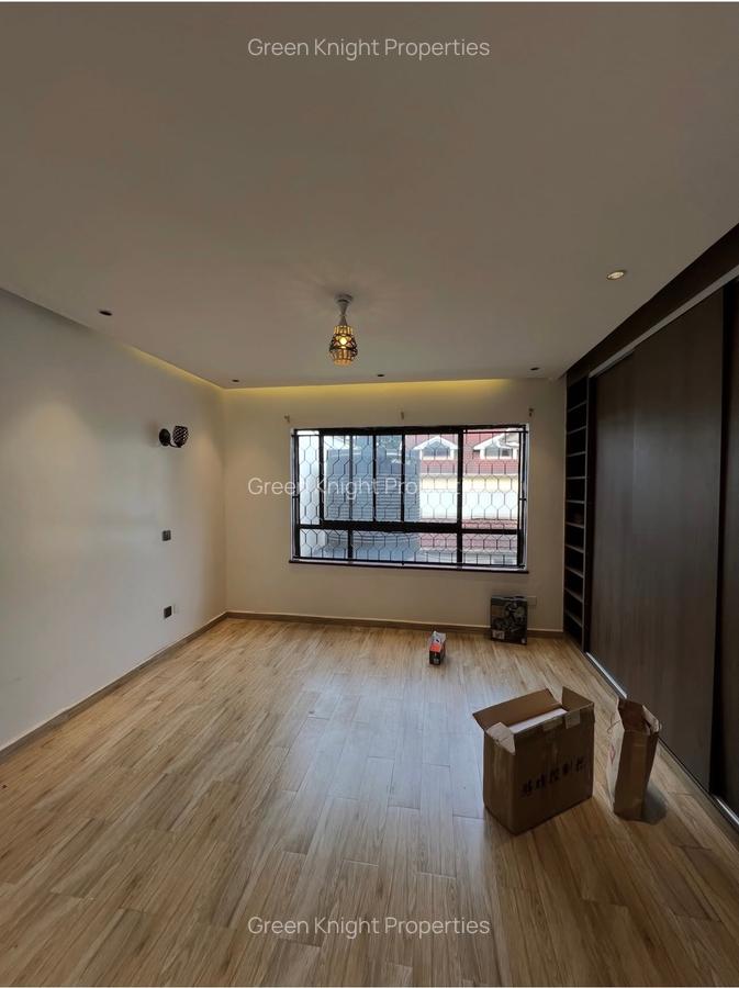 5 Bed Townhouse with En Suite in Lavington - 13