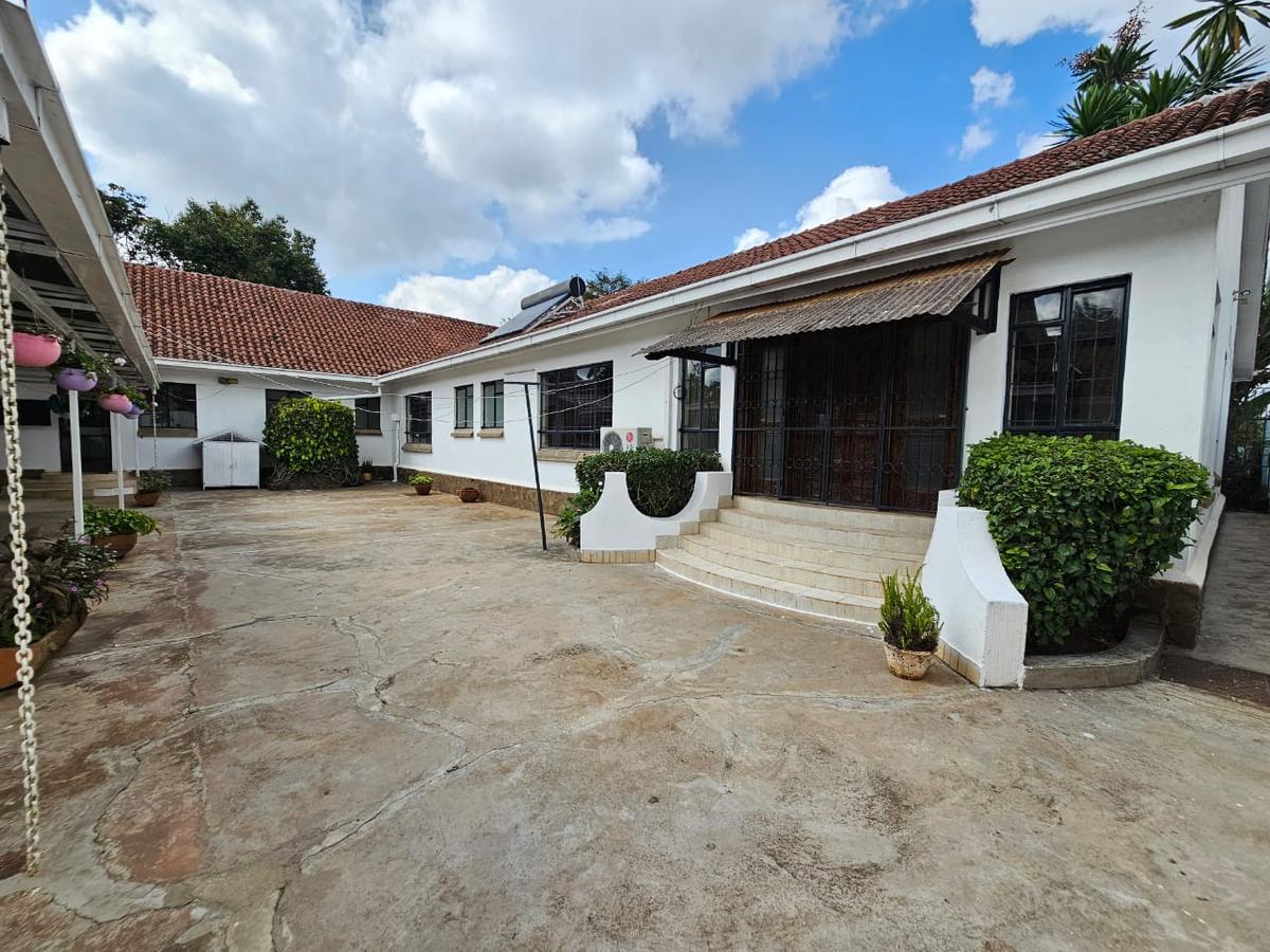 5 Bed House with En Suite in Runda - 18