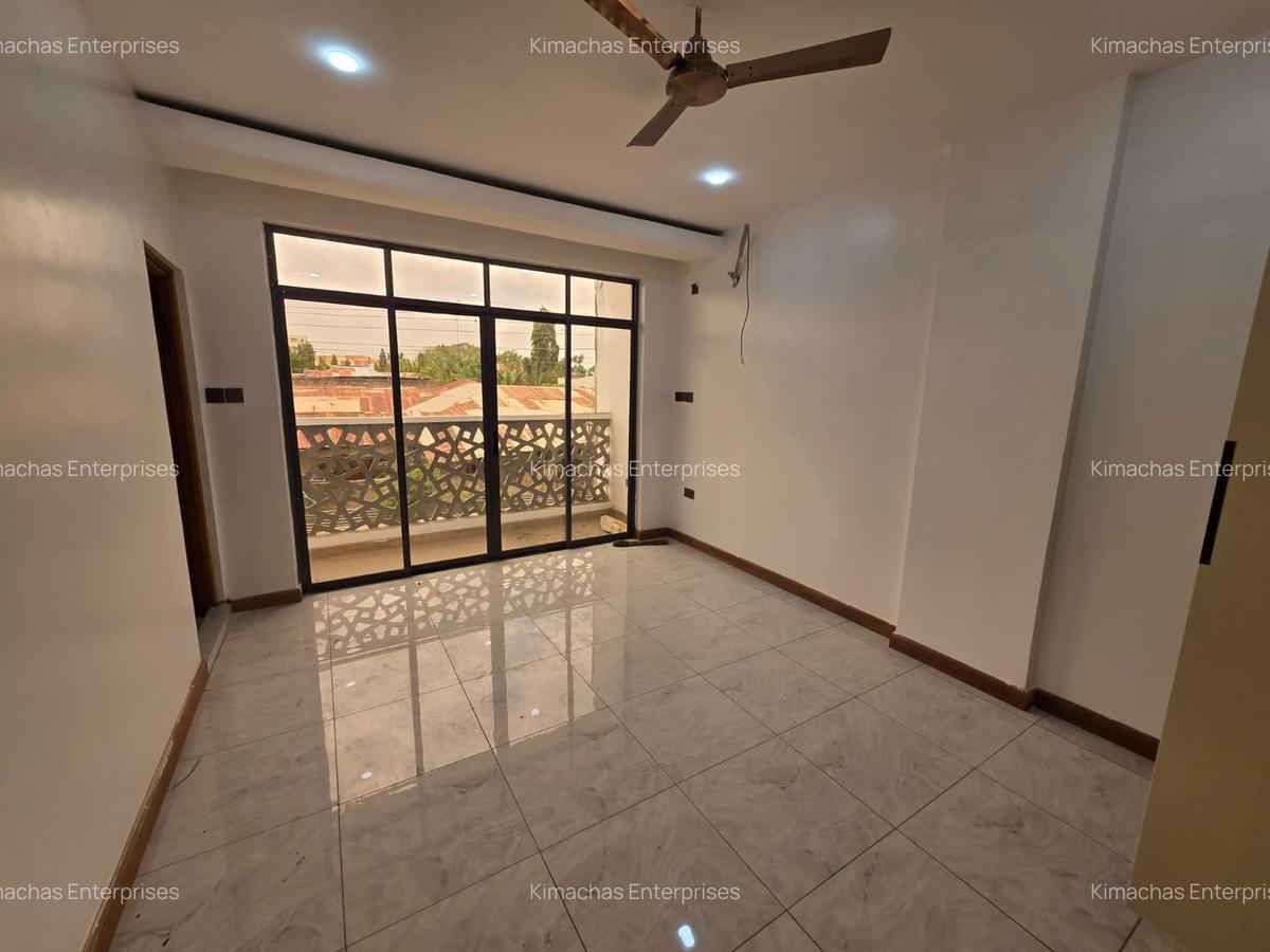 3 Bed Apartment with En Suite at Off Links Road - 13