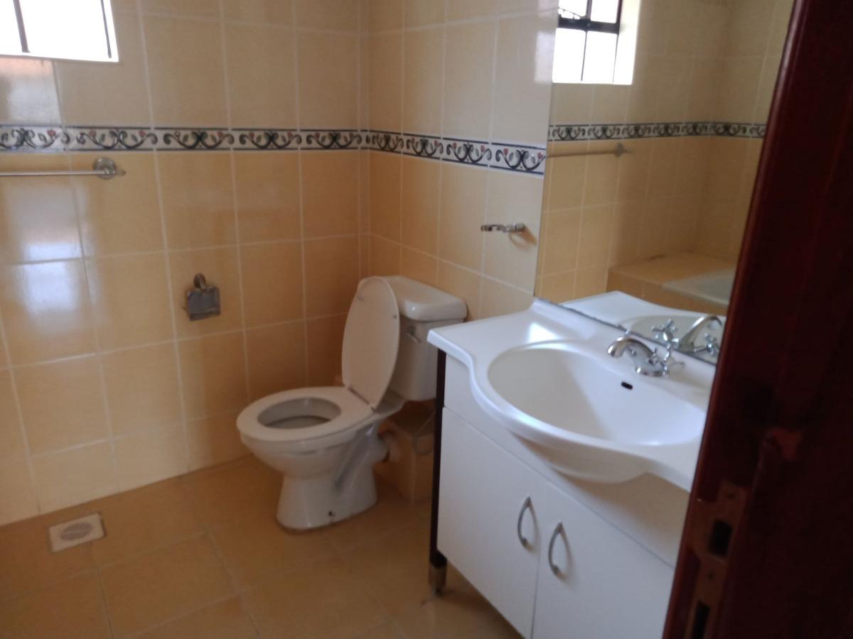 3 Bed Apartment with En Suite at Brookside Area - 17