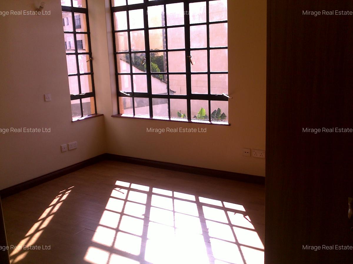 2 Bed Apartment with En Suite in Brookside - 15