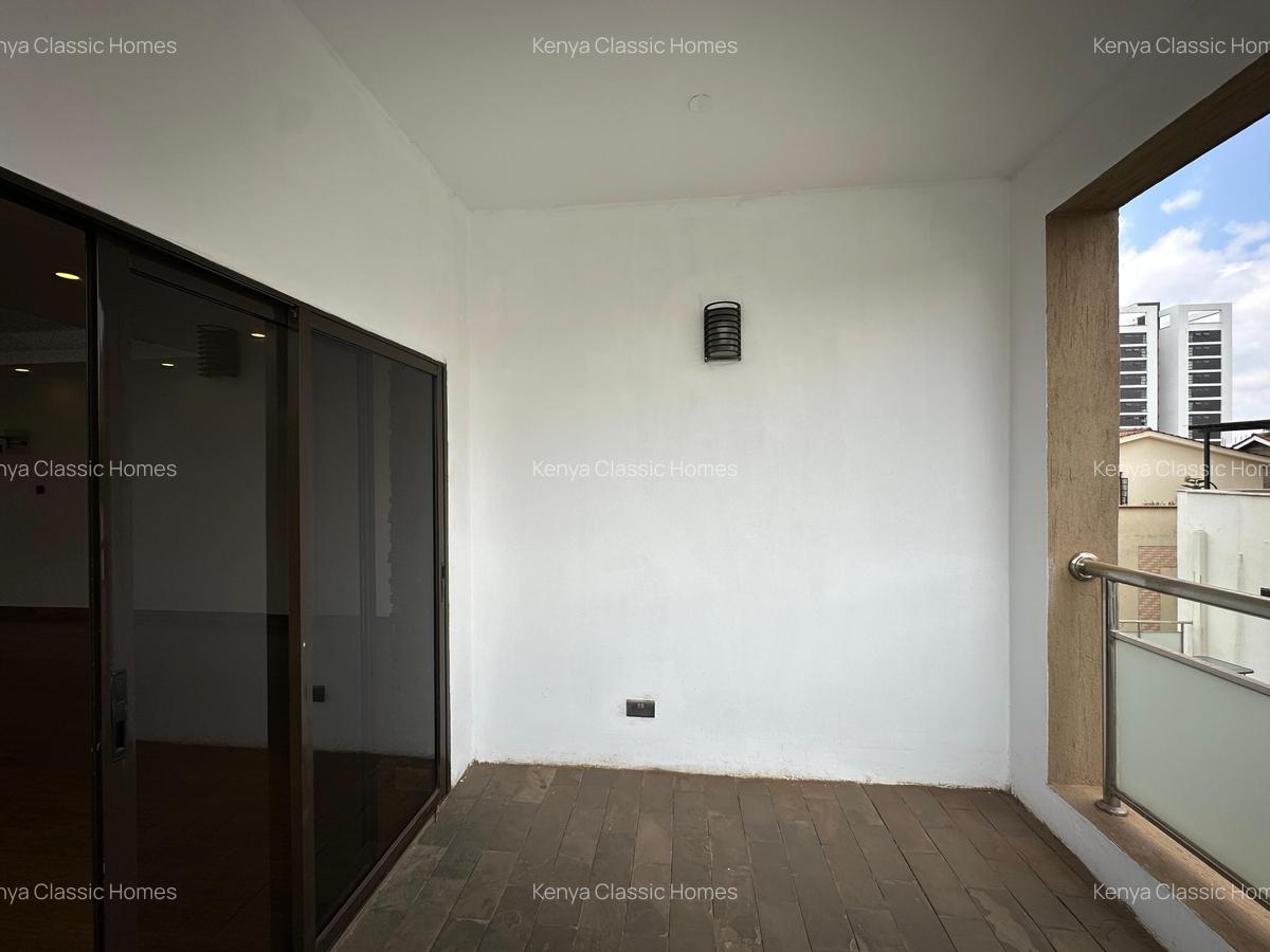 3 Bed Apartment with En Suite at Lavington - 2