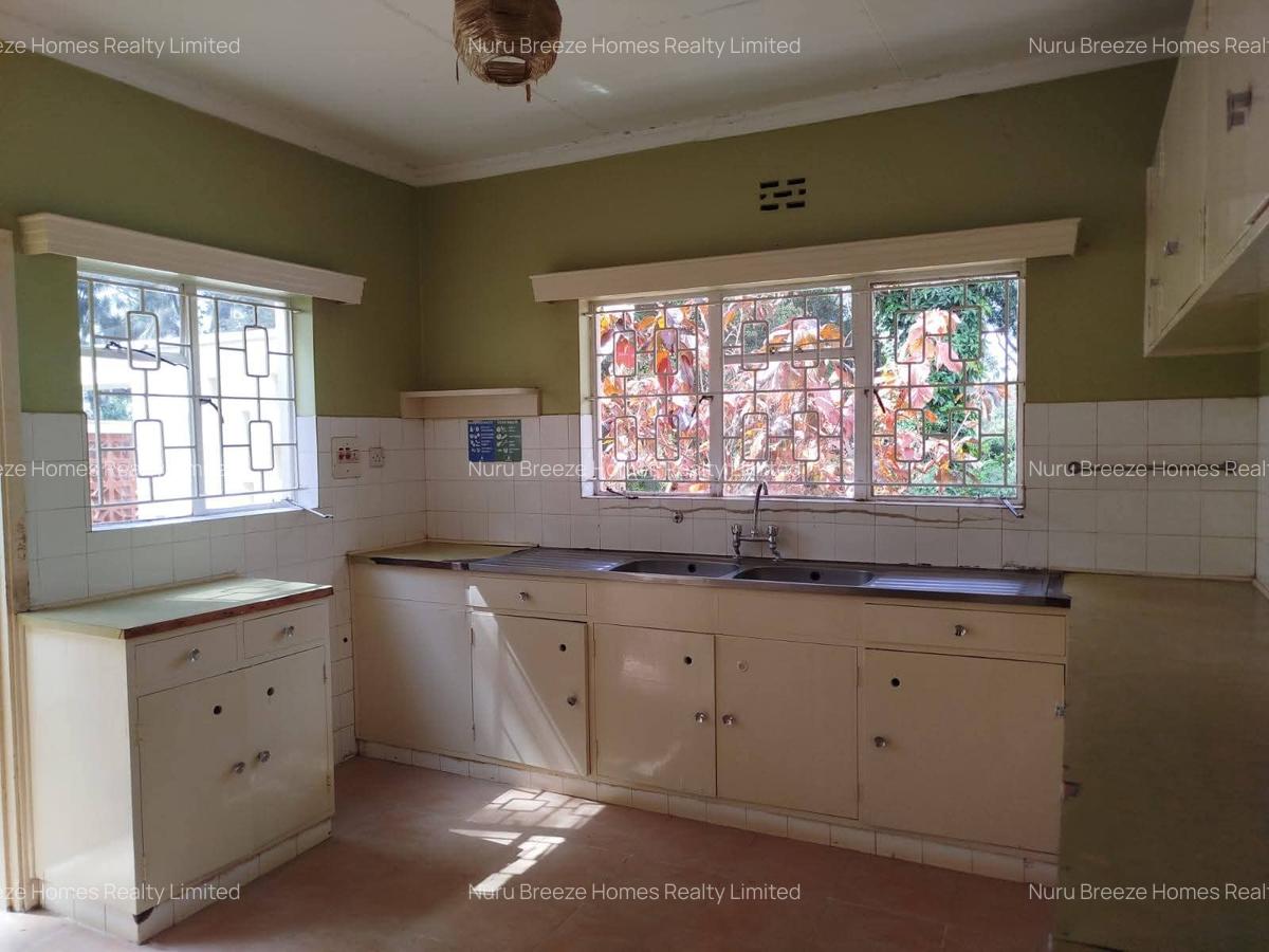 4 Bed House with En Suite in Runda - 11