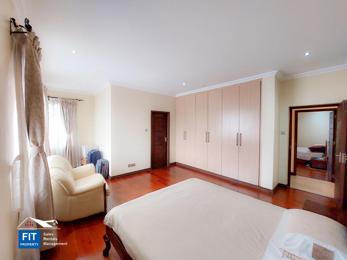 5 Bed House with En Suite at Nairobi - 12