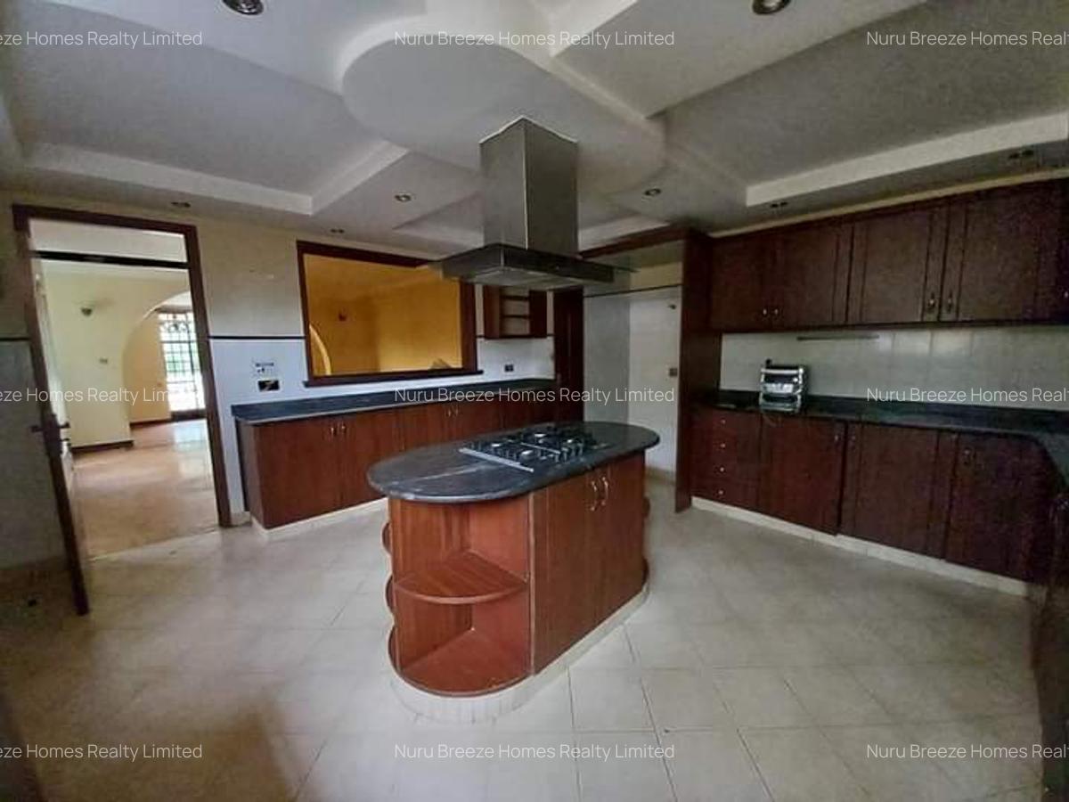 4 Bed House with En Suite in Runda - 3