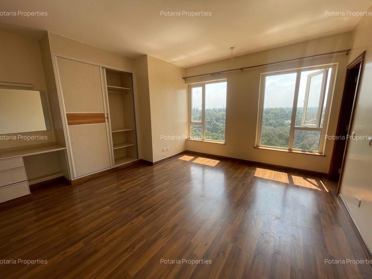 4 Bed Apartment with En Suite in Parklands - 3