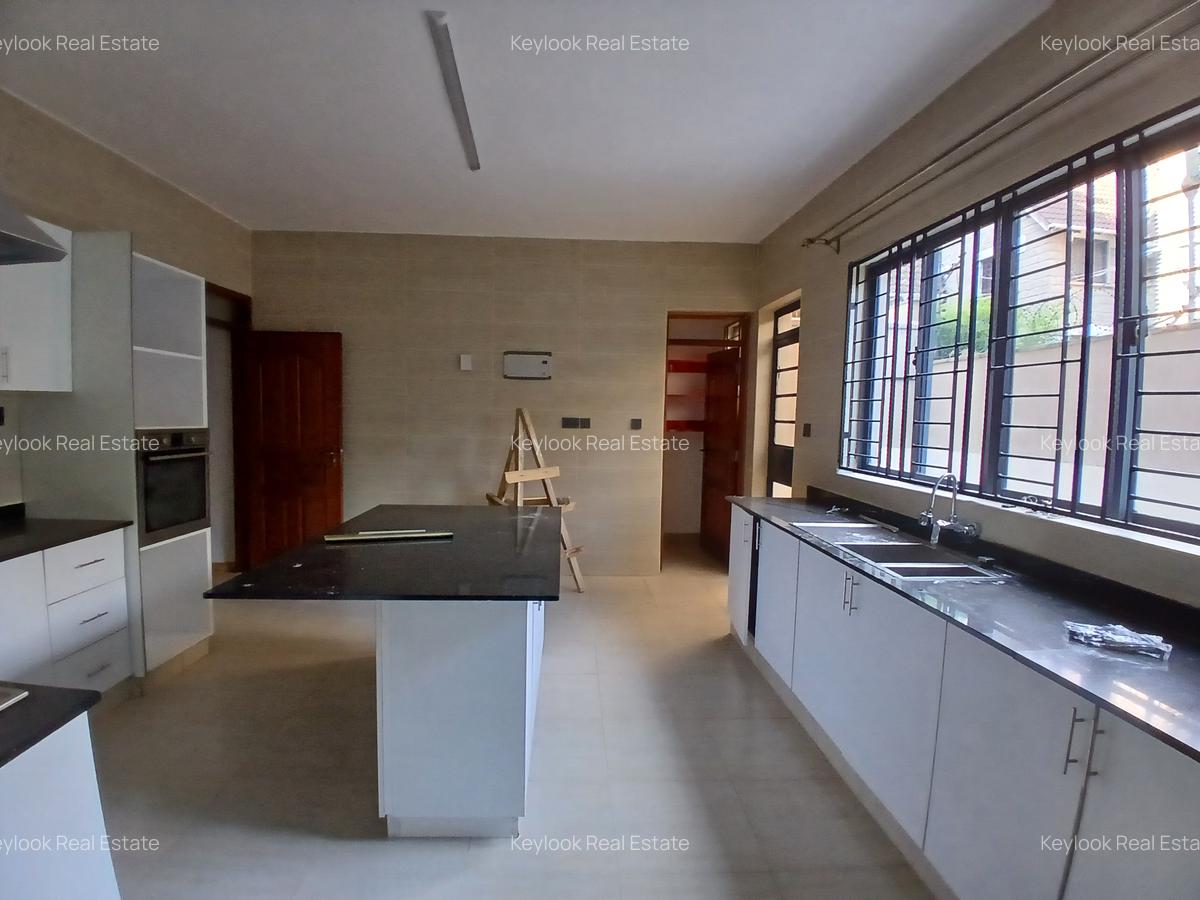 5 Bed Townhouse with En Suite at Lavington Green - 5