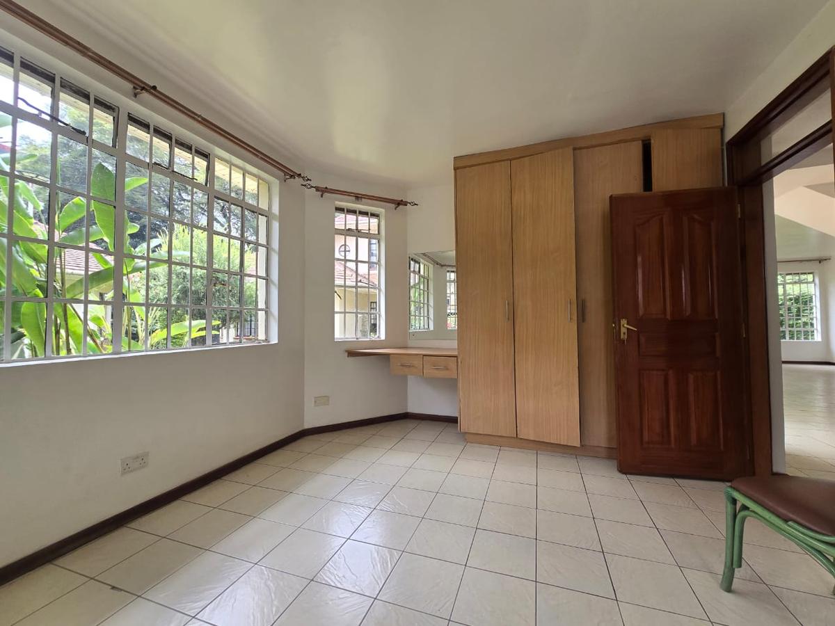 4 Bed House with En Suite in Spring Valley - 17