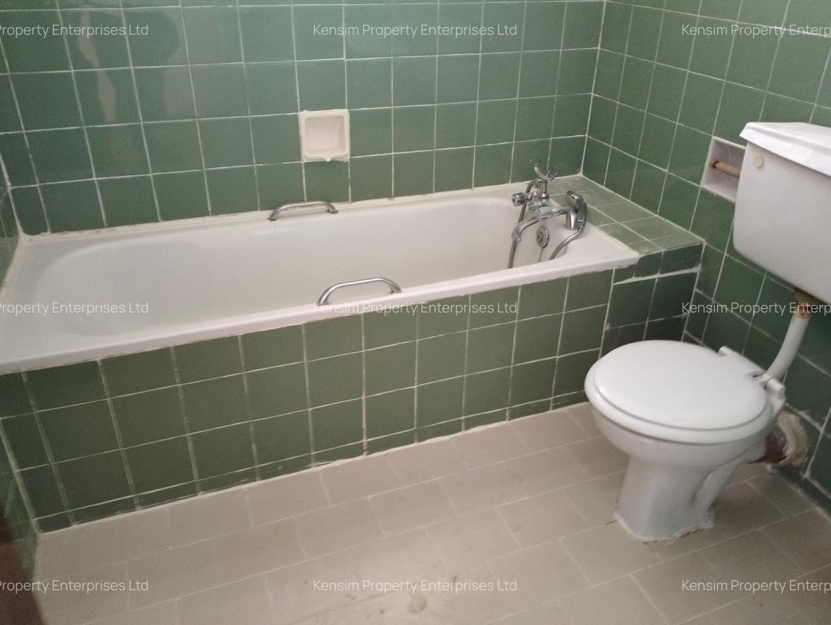4 Bed Townhouse with En Suite in Lavington - 14