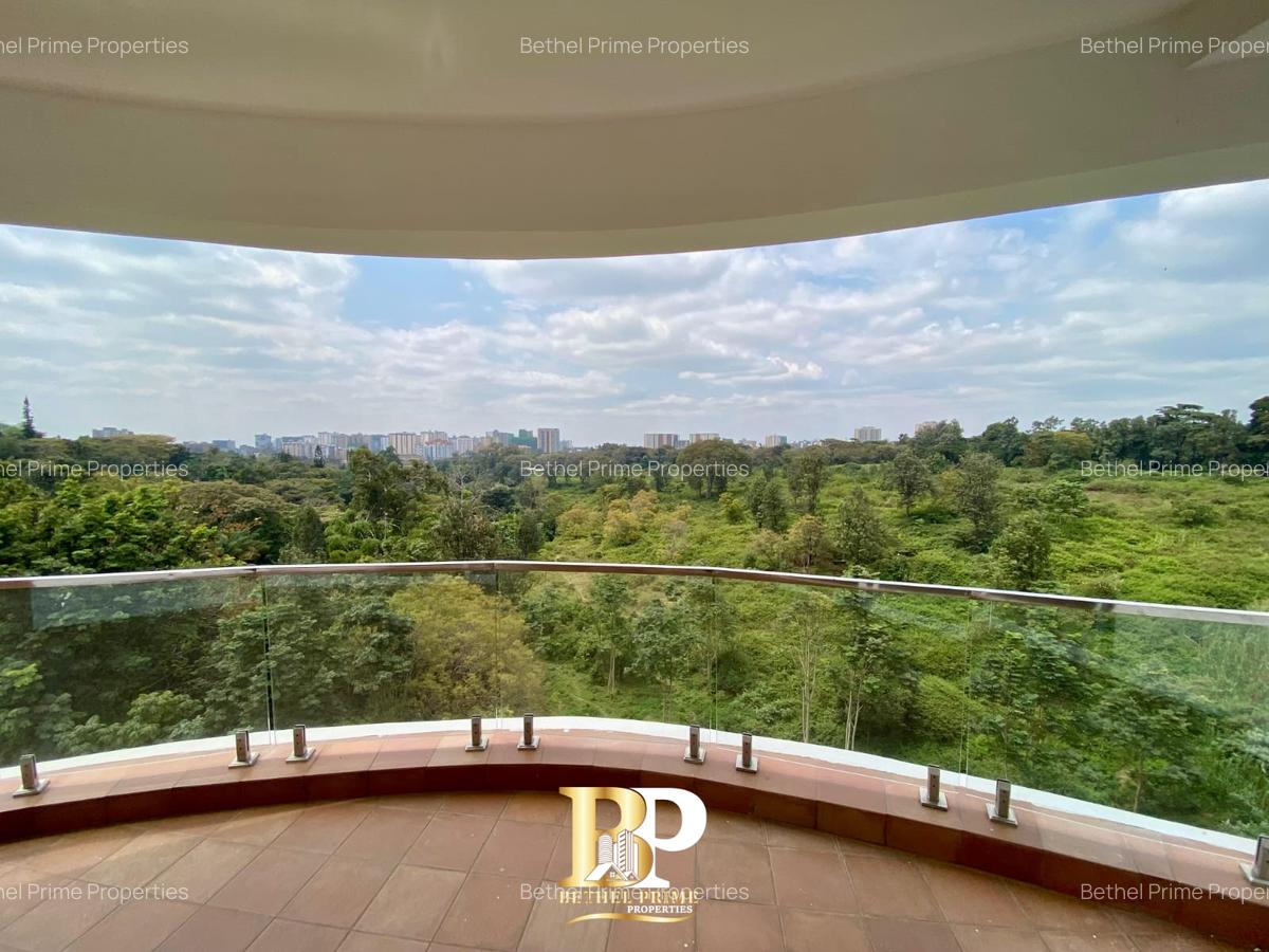 4 Bed Apartment with En Suite in Parklands - 17