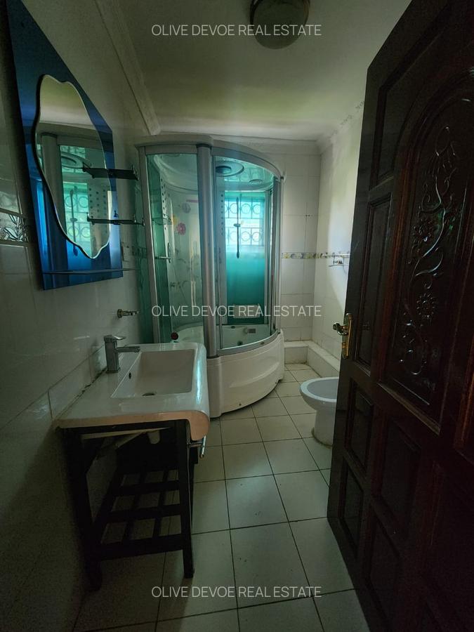 4 Bed Townhouse with En Suite in Lavington - 12