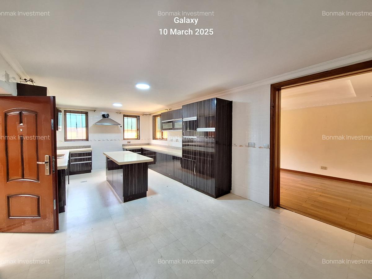 5 Bed Townhouse with En Suite at Lavington Green - 6