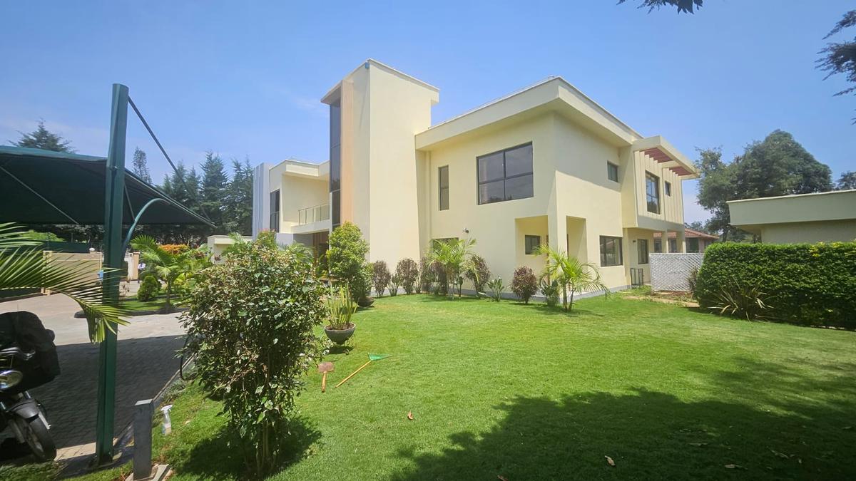 6 Bed House with En Suite in Runda - 13