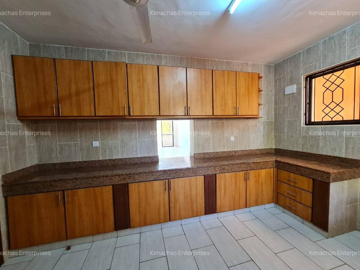 3 Bed Apartment with En Suite at Moyne Drive - 10