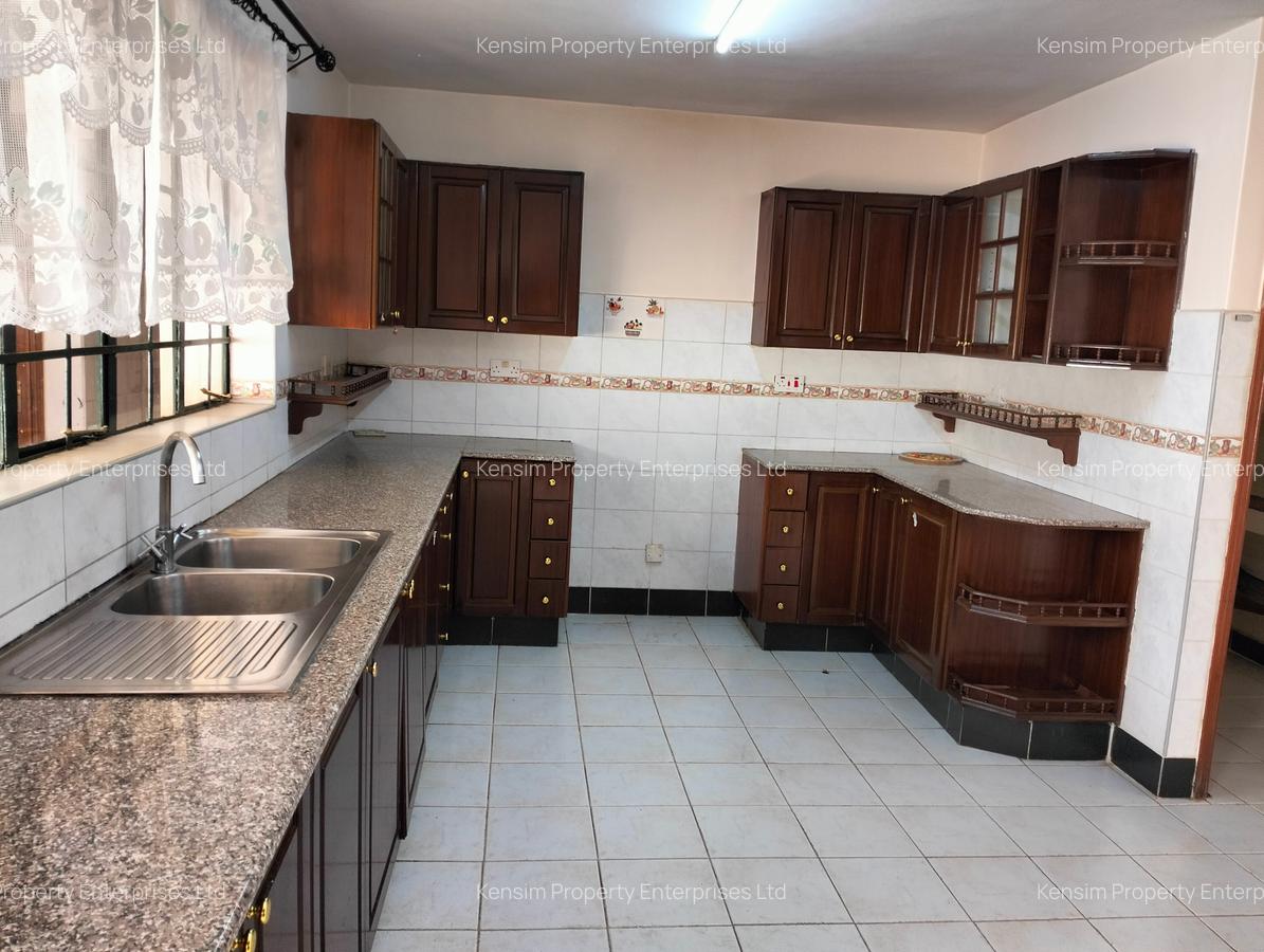 4 Bed Townhouse with En Suite in Lavington - 4